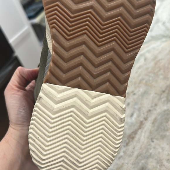 SOREL OUT N ABOUT CONQUEST BOOT
Size 7 NWT green,cream, coral,gray waterproof - Picture 15 of 16